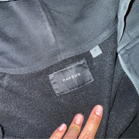 PacSun Black Oversize Graphic Sweater - Picture 10 of 11